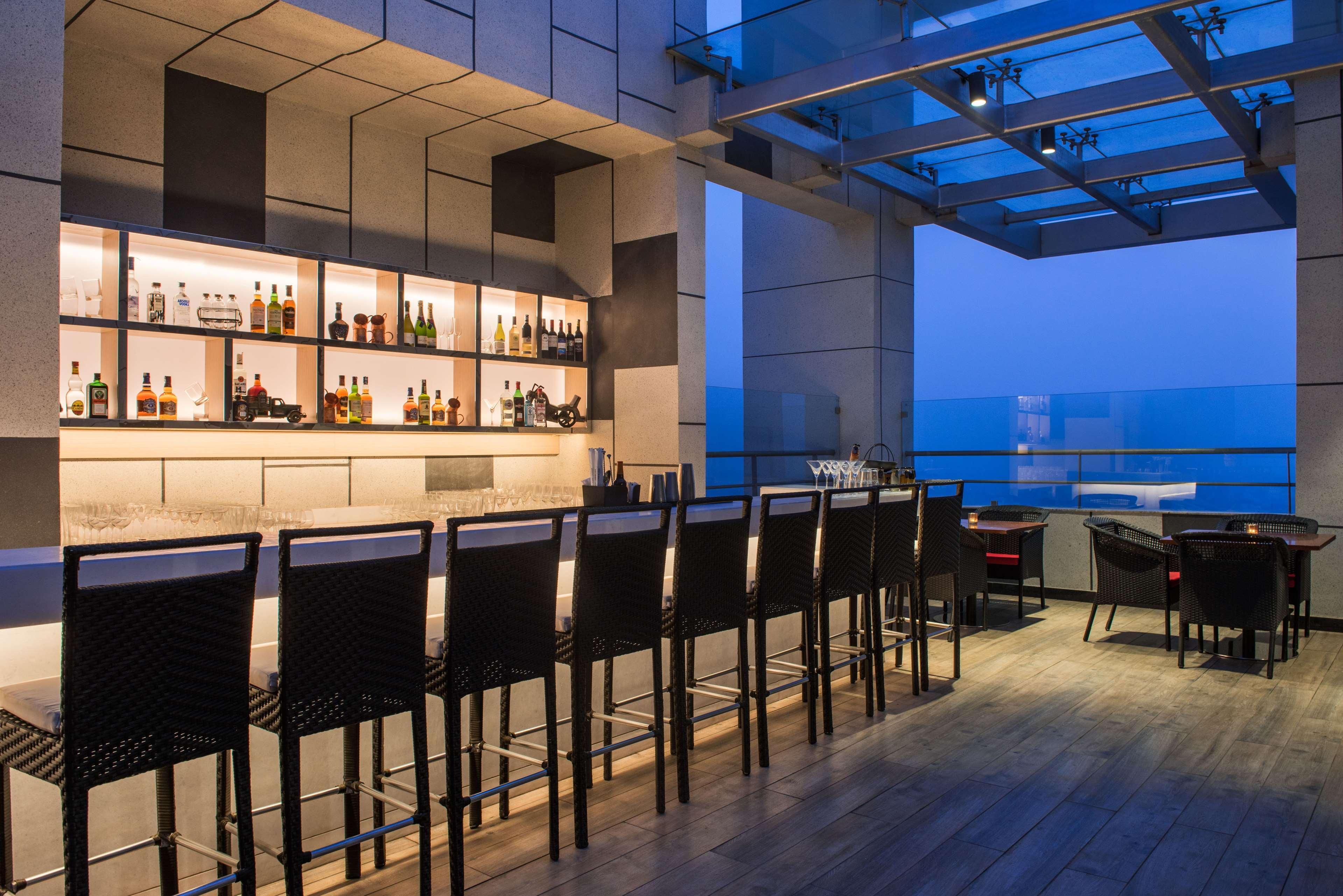 מלון Hyatt Regency Lucknow Gomti Nagar מראה חיצוני תמונה Skyline Bar