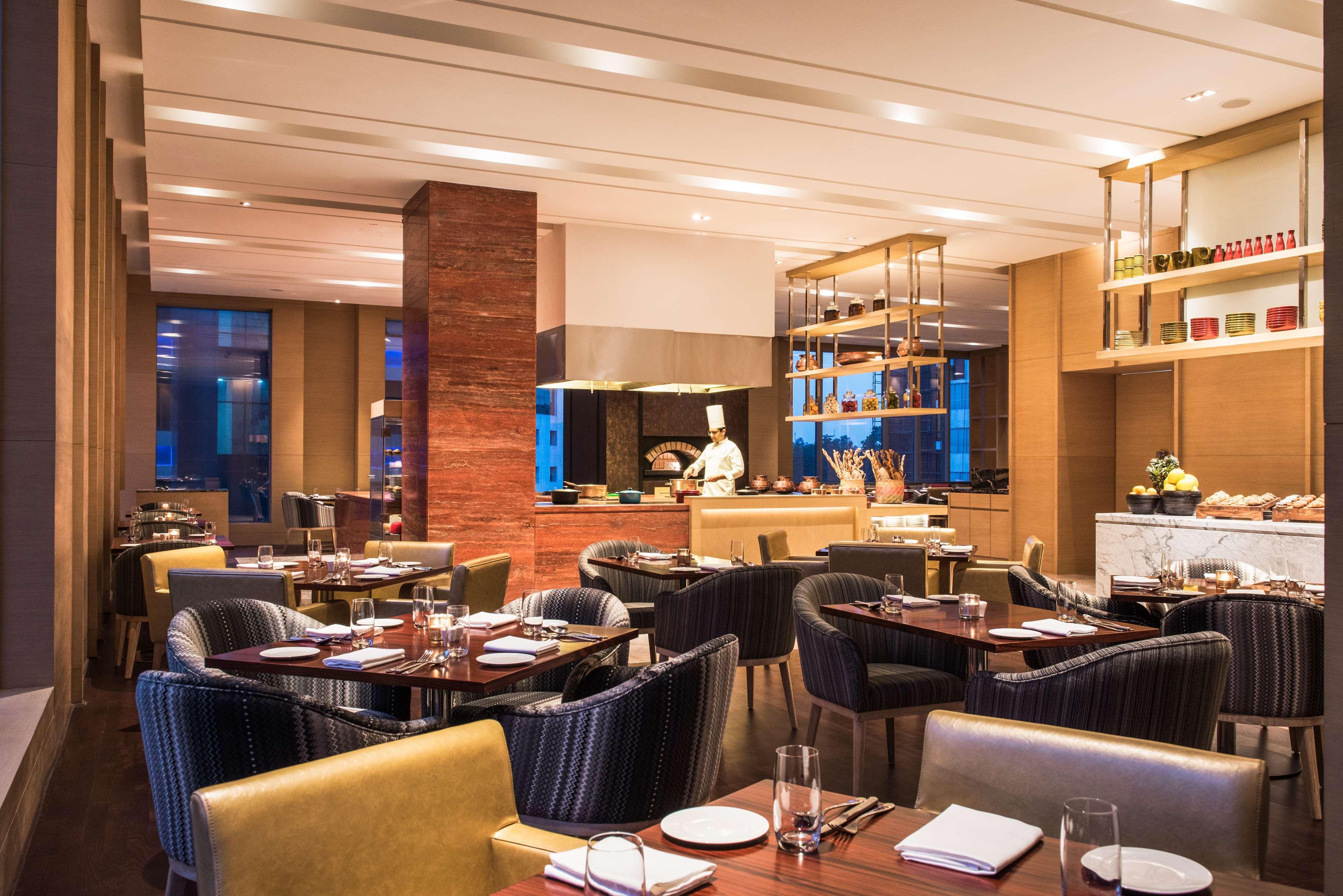 מלון Hyatt Regency Lucknow Gomti Nagar מראה חיצוני תמונה The restaurant