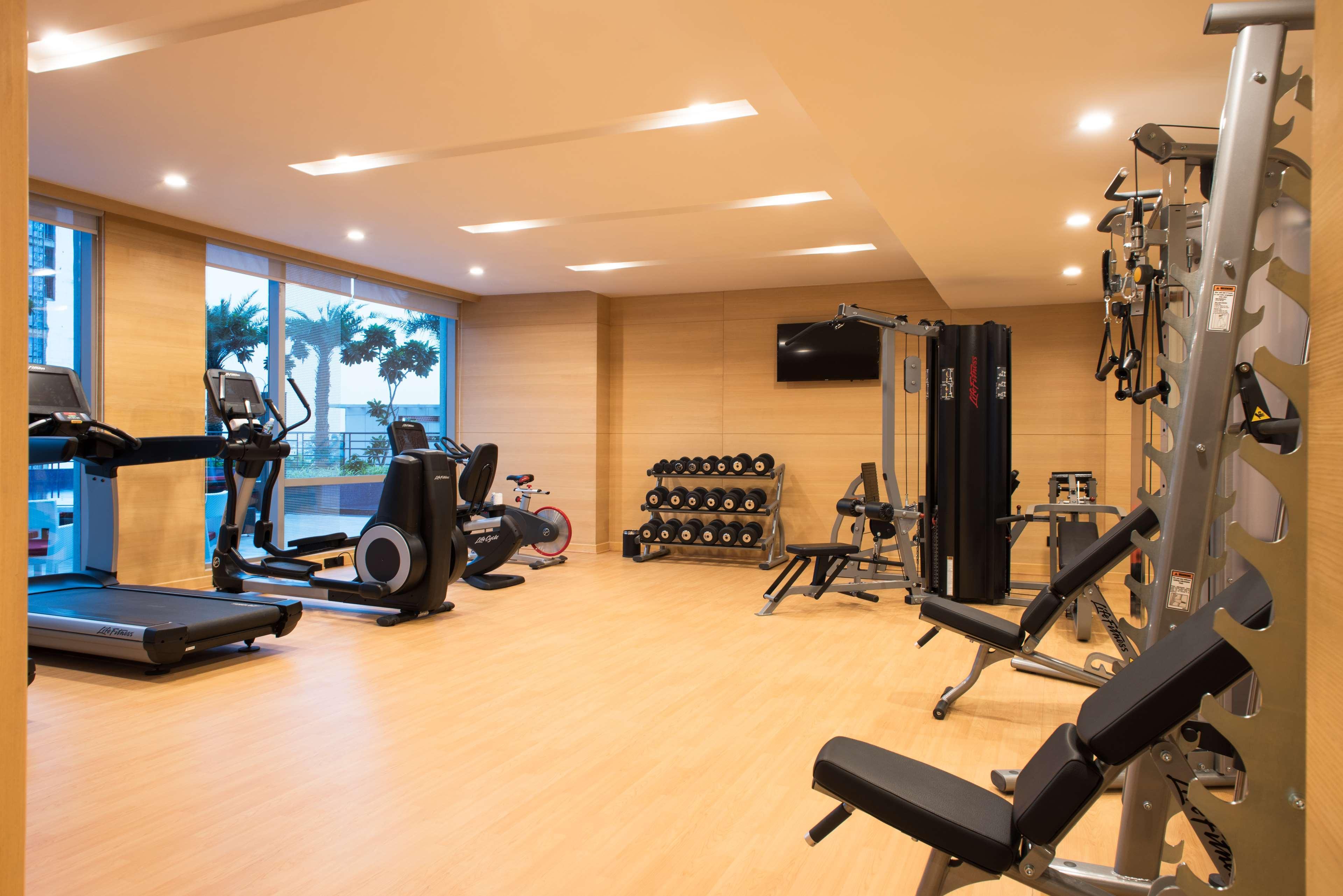 מלון Hyatt Regency Lucknow Gomti Nagar מראה חיצוני תמונה The gym at the hotel